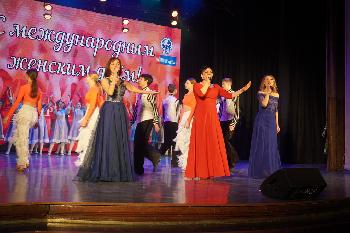 Традиционый праздничный концерт стал для работниц АО "Златмаш" творческим подарком к 8 марта