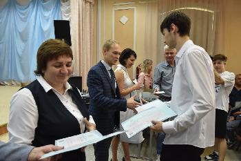 Специалисты Златмаша приняли участие во вручении дипломов выпускникам
